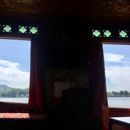 Srīnagar Houseboat Lily Of Nageen מראה חיצוני תמונה