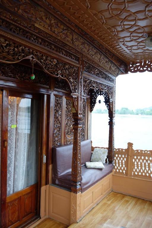 Srīnagar Houseboat Lily Of Nageen מראה חיצוני תמונה