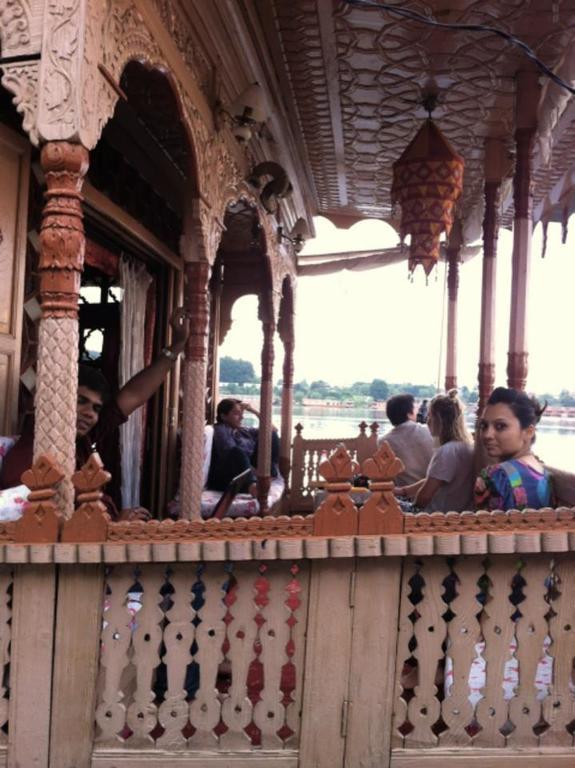 Srīnagar Houseboat Lily Of Nageen מראה חיצוני תמונה
