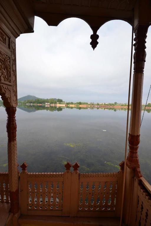 Srīnagar Houseboat Lily Of Nageen מראה חיצוני תמונה