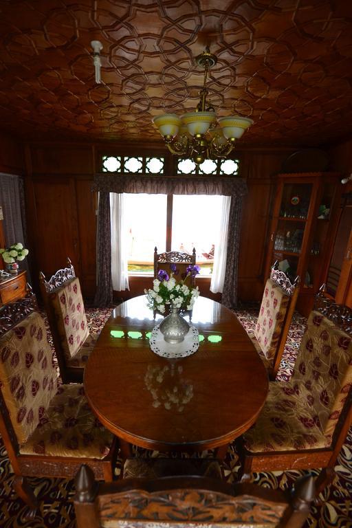Srīnagar Houseboat Lily Of Nageen מראה חיצוני תמונה