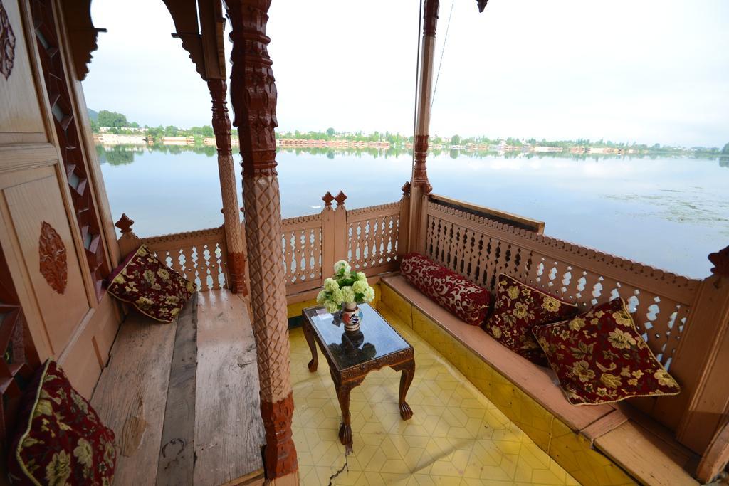 Srīnagar Houseboat Lily Of Nageen מראה חיצוני תמונה