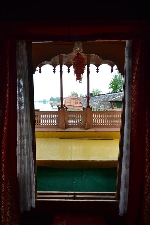 Srīnagar Houseboat Lily Of Nageen מראה חיצוני תמונה
